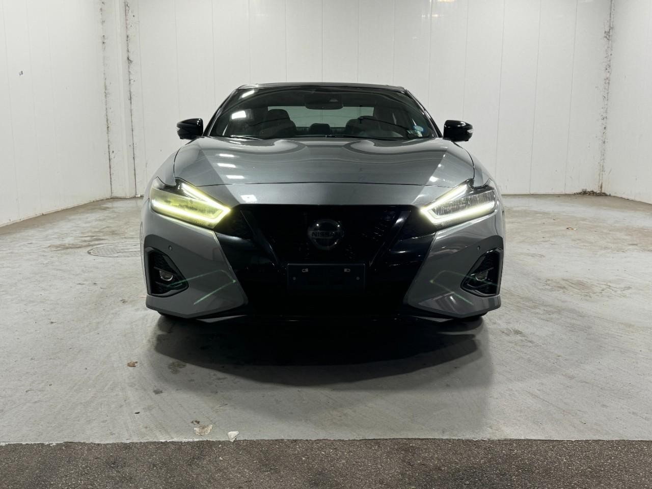 Nissan Maxima Vehicle Full-screen Gallery Image 7