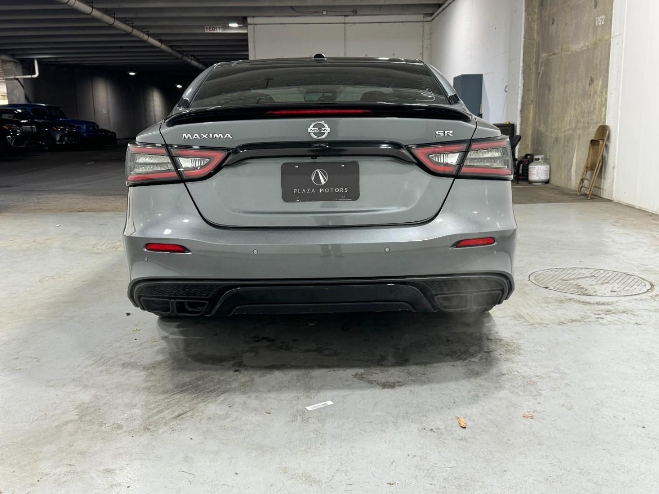 Nissan Maxima Vehicle Full-screen Gallery Image 9