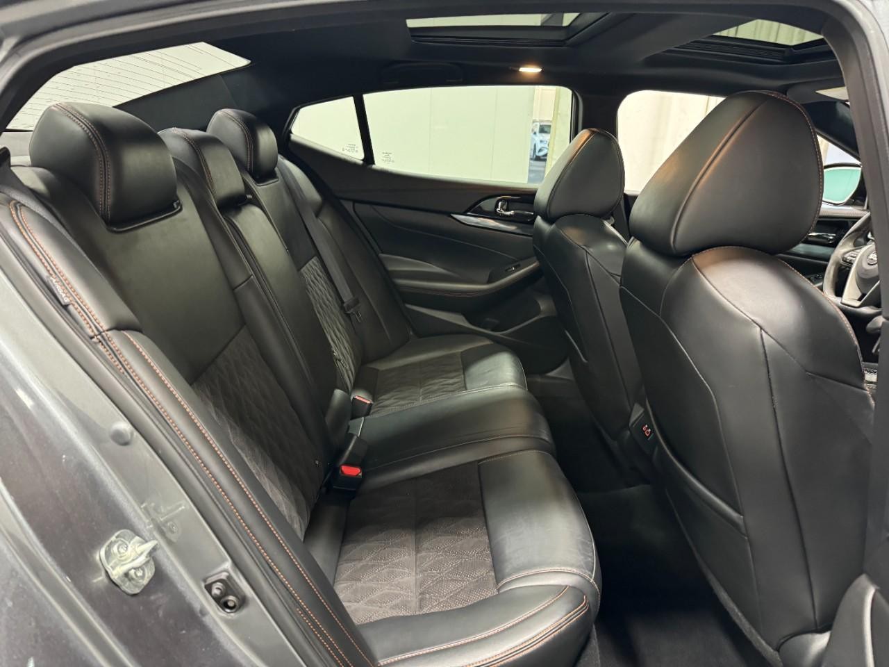 Nissan Maxima Vehicle Full-screen Gallery Image 10