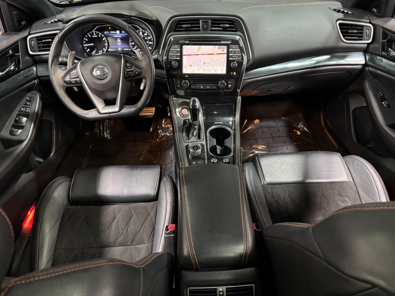 Nissan Maxima Vehicle Full-screen Gallery Image 12