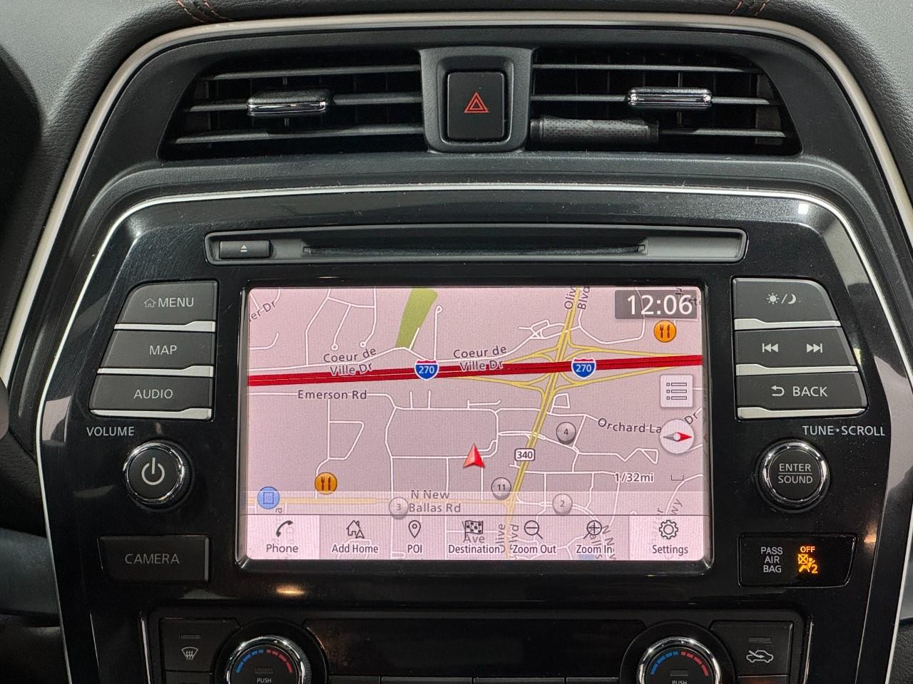 Nissan Maxima Vehicle Full-screen Gallery Image 14