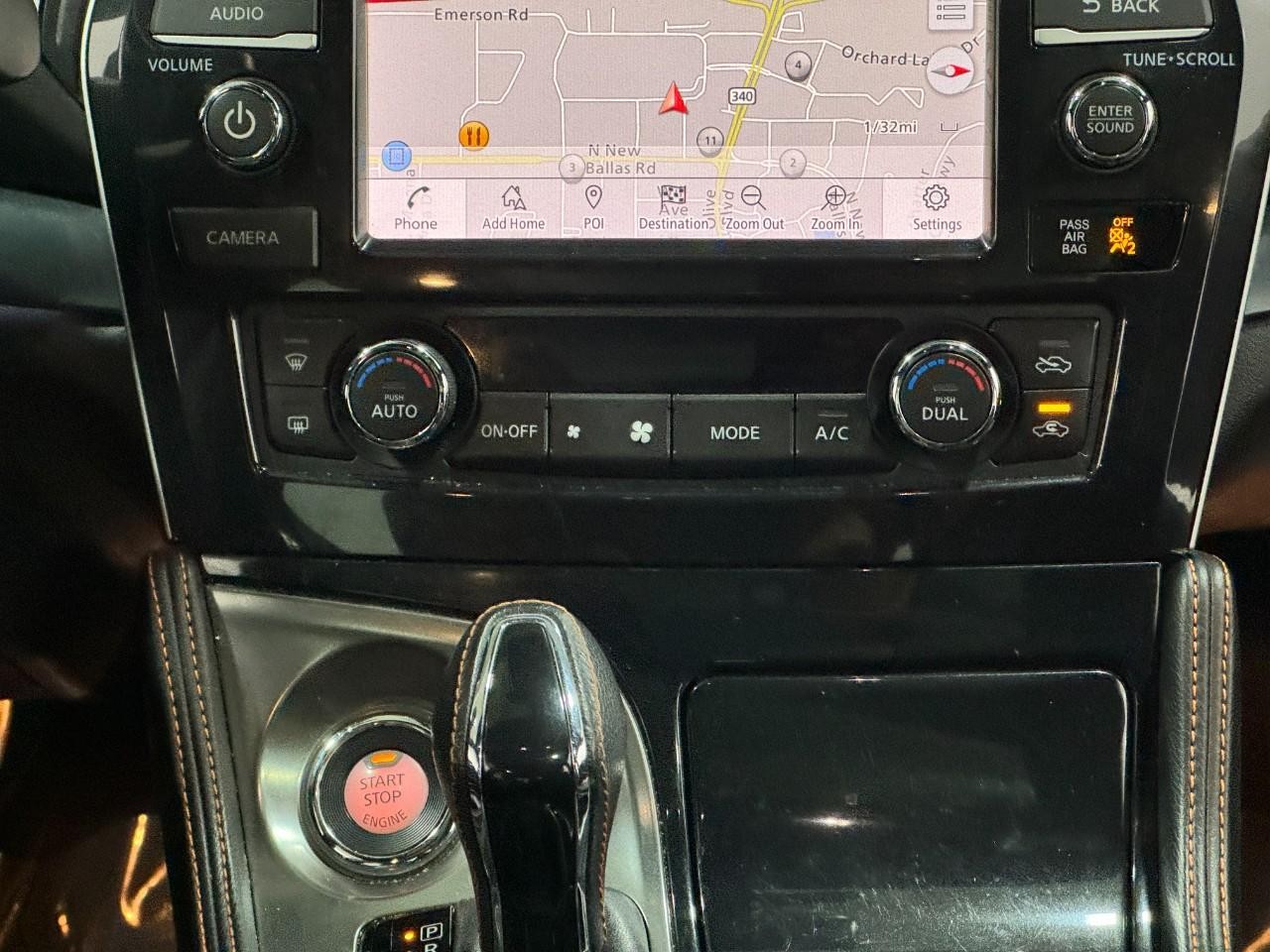 Nissan Maxima Vehicle Full-screen Gallery Image 15