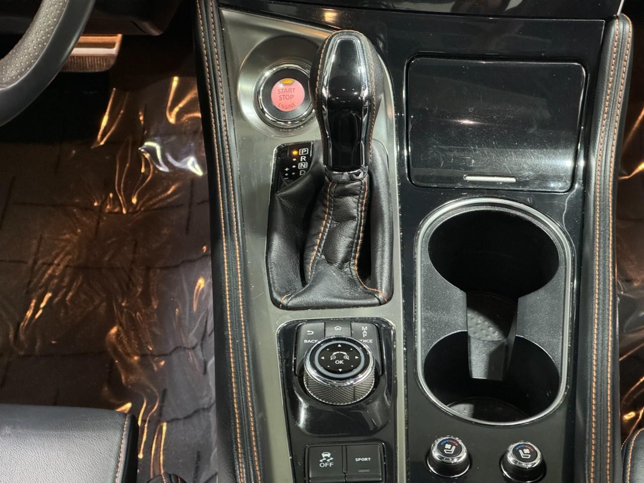 Nissan Maxima Vehicle Full-screen Gallery Image 16