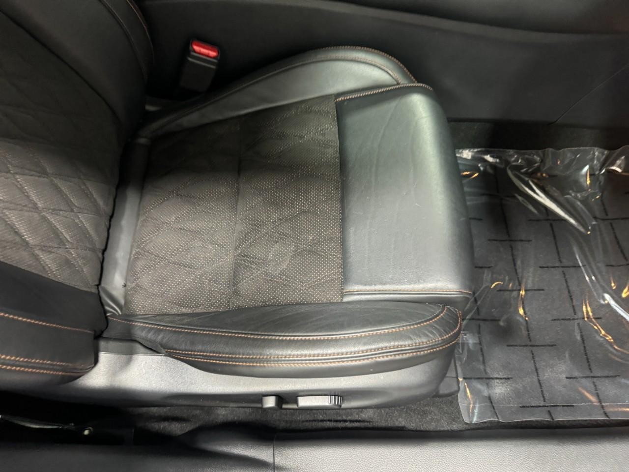 Nissan Maxima Vehicle Full-screen Gallery Image 19