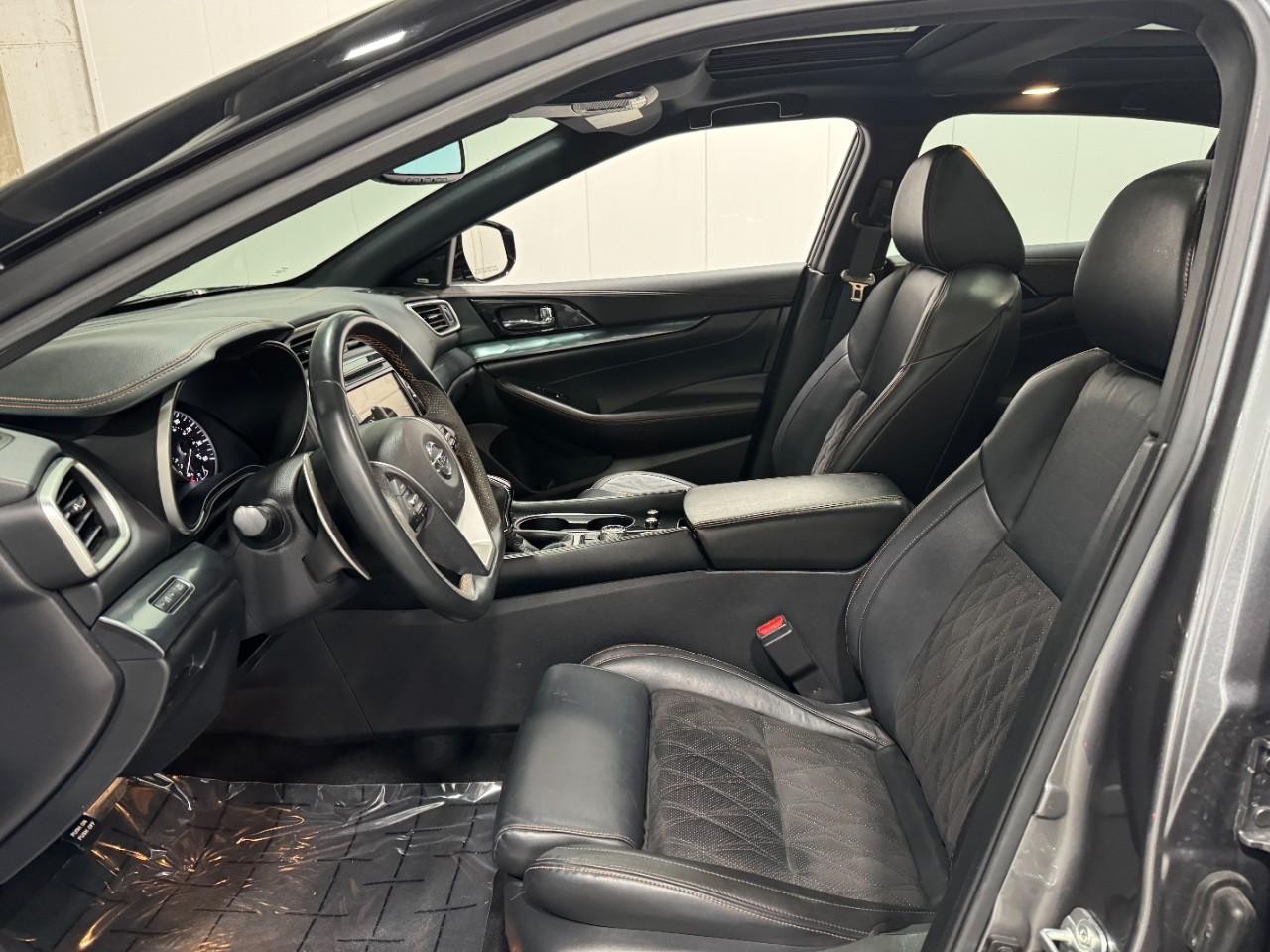 Nissan Maxima Vehicle Full-screen Gallery Image 25