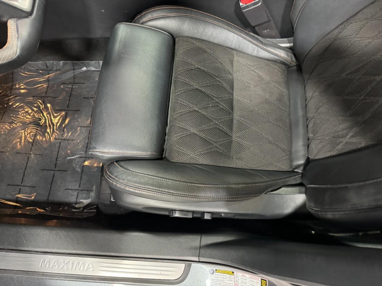 Nissan Maxima Vehicle Full-screen Gallery Image 26