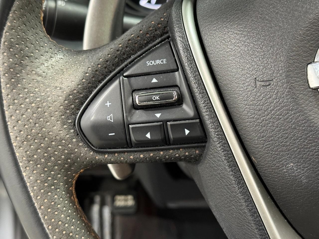 Nissan Maxima Vehicle Full-screen Gallery Image 28