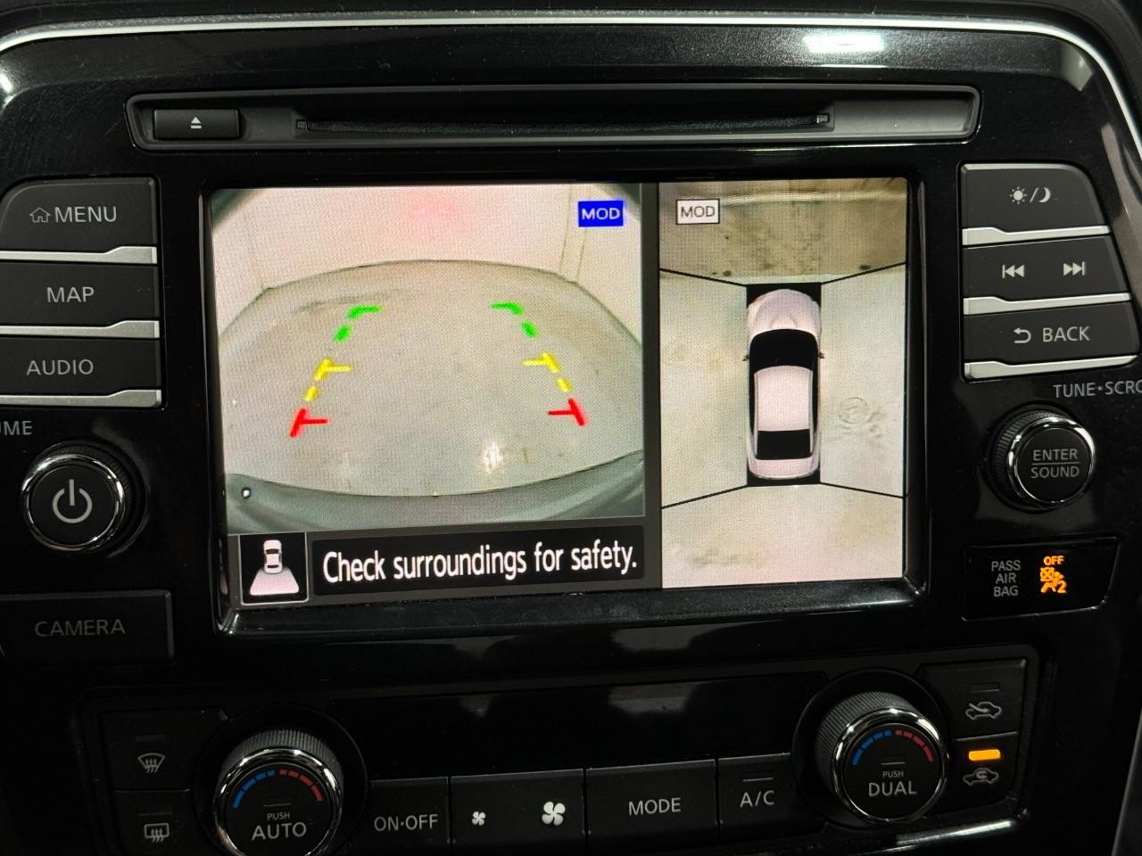 Nissan Maxima Vehicle Full-screen Gallery Image 31