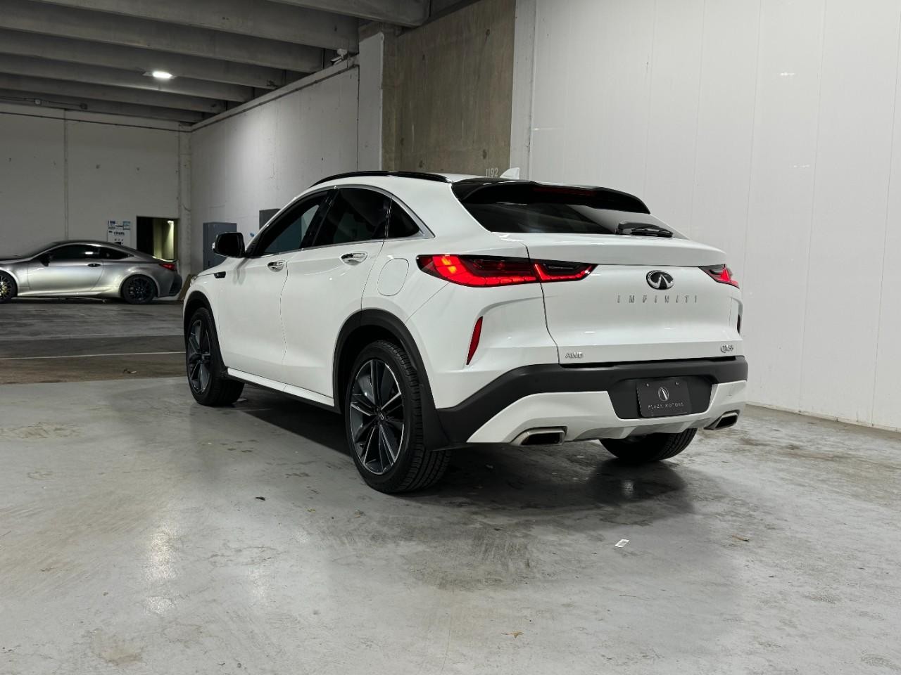 INFINITI QX55 Vehicle Full-screen Gallery Image 03