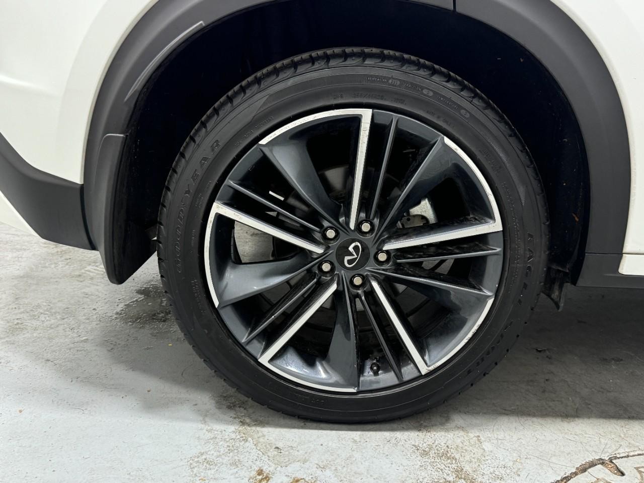 INFINITI QX55 Vehicle Full-screen Gallery Image 05