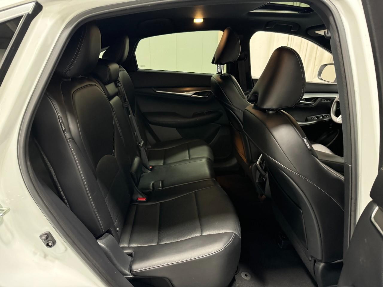 INFINITI QX55 Vehicle Full-screen Gallery Image 10