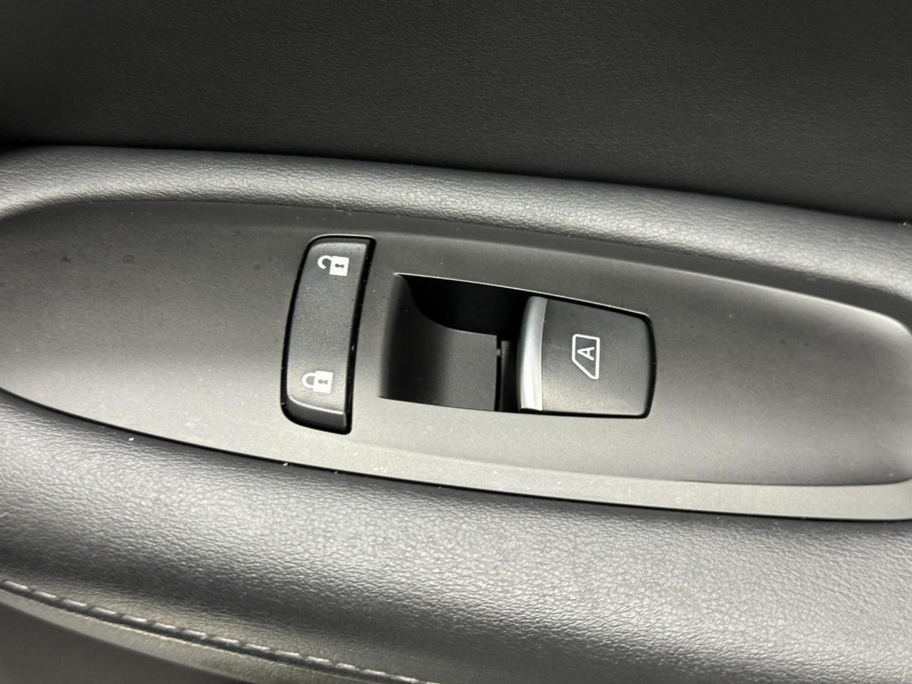 INFINITI QX55 Vehicle Full-screen Gallery Image 21