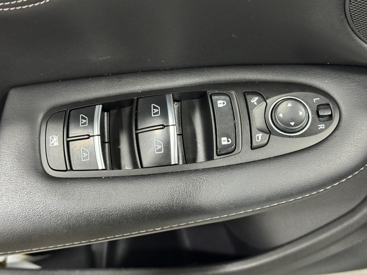 INFINITI QX55 Vehicle Full-screen Gallery Image 23