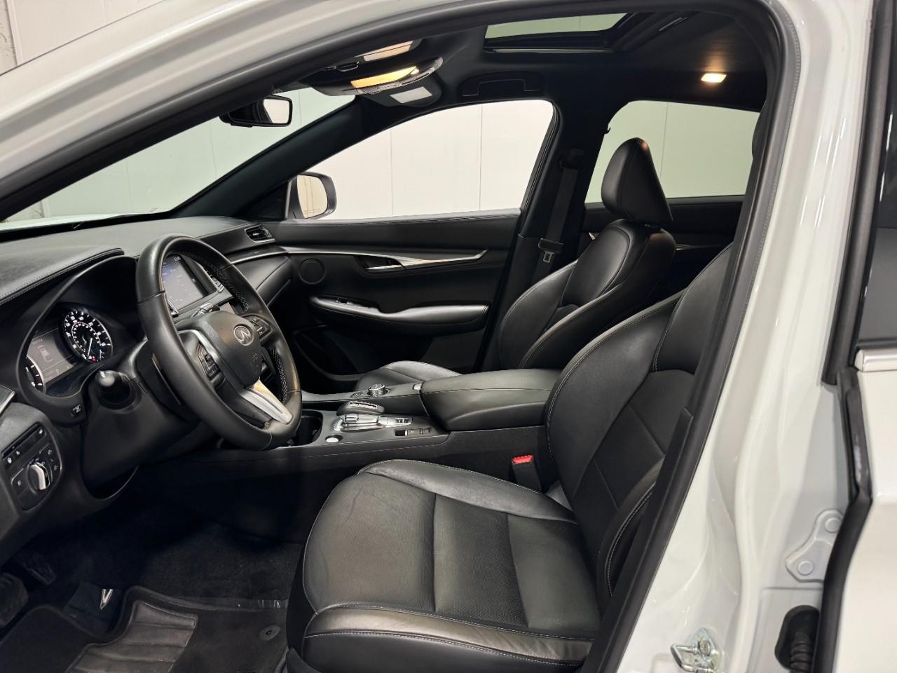 INFINITI QX55 Vehicle Full-screen Gallery Image 24