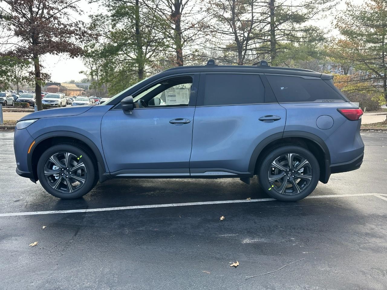 INFINITI QX60 Vehicle Full-screen Gallery Image 2