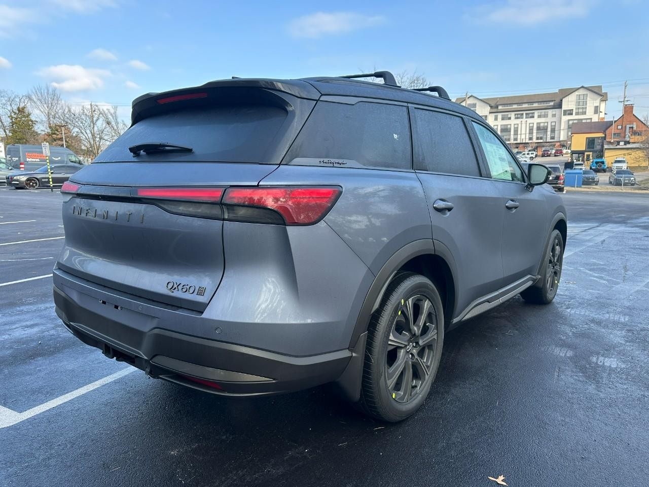 INFINITI QX60 Vehicle Full-screen Gallery Image 7