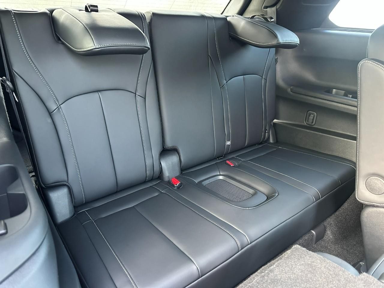 INFINITI QX60 Vehicle Full-screen Gallery Image 11