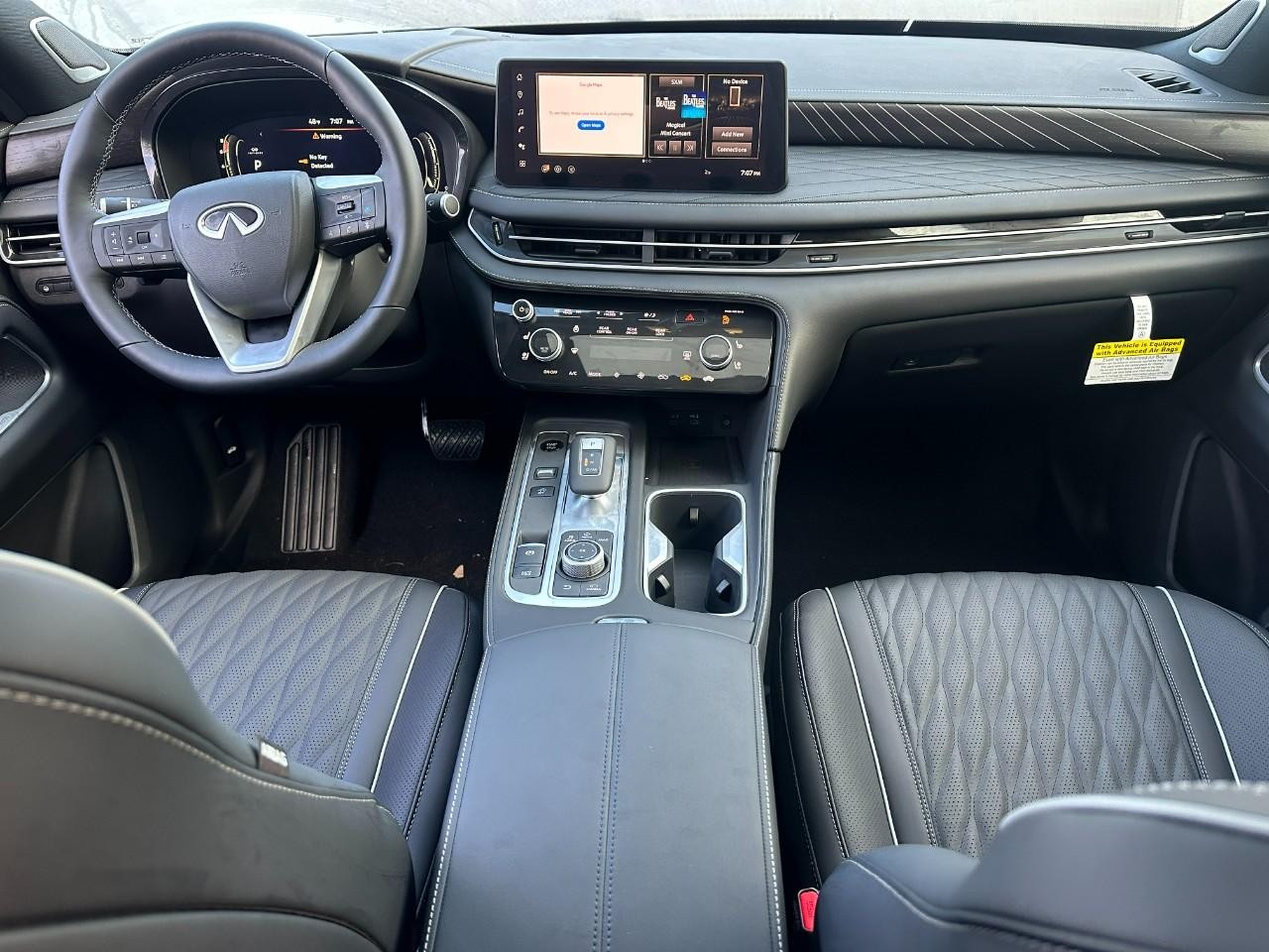 INFINITI QX60 Vehicle Full-screen Gallery Image 13