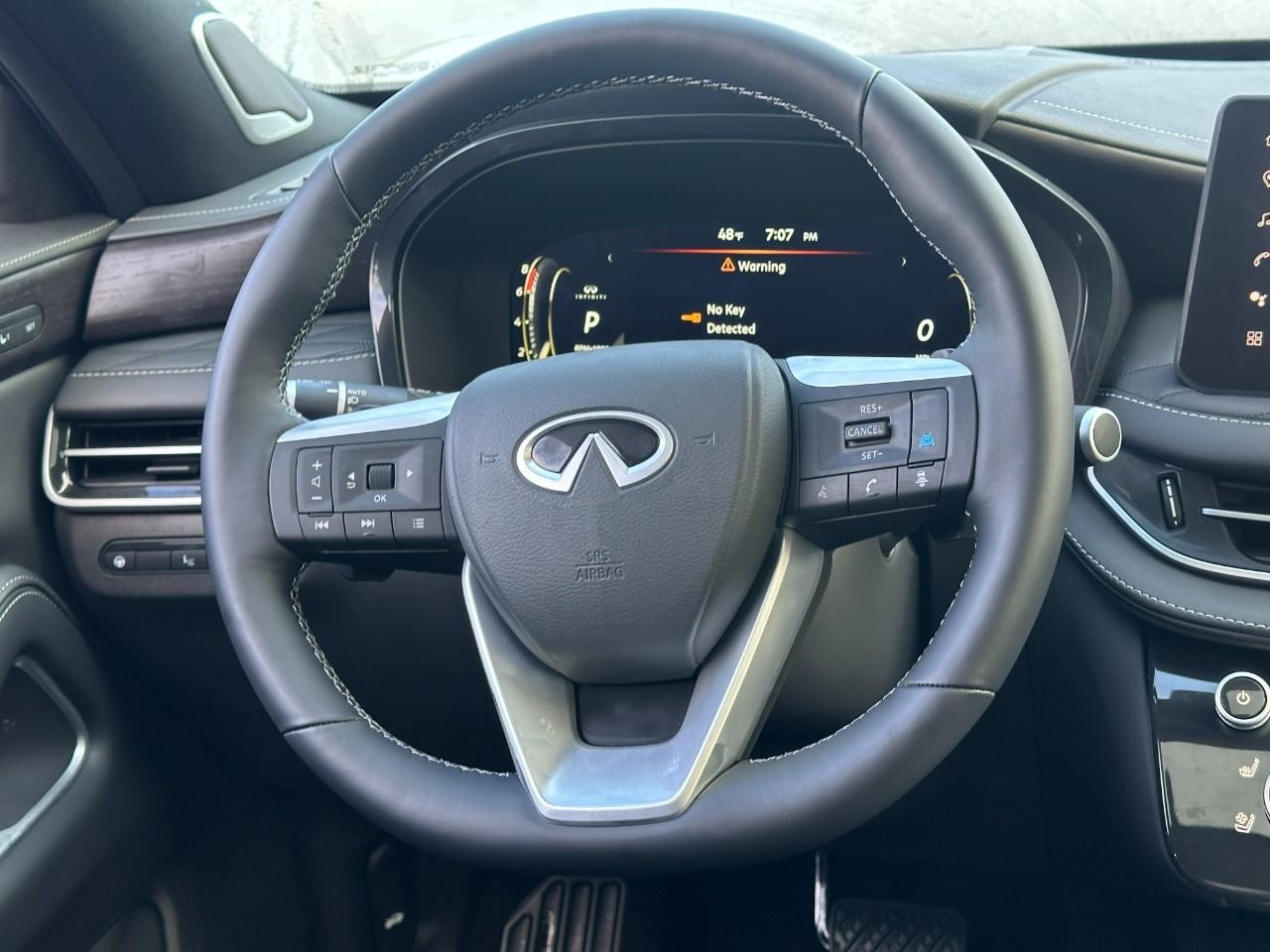 INFINITI QX60 Vehicle Full-screen Gallery Image 14