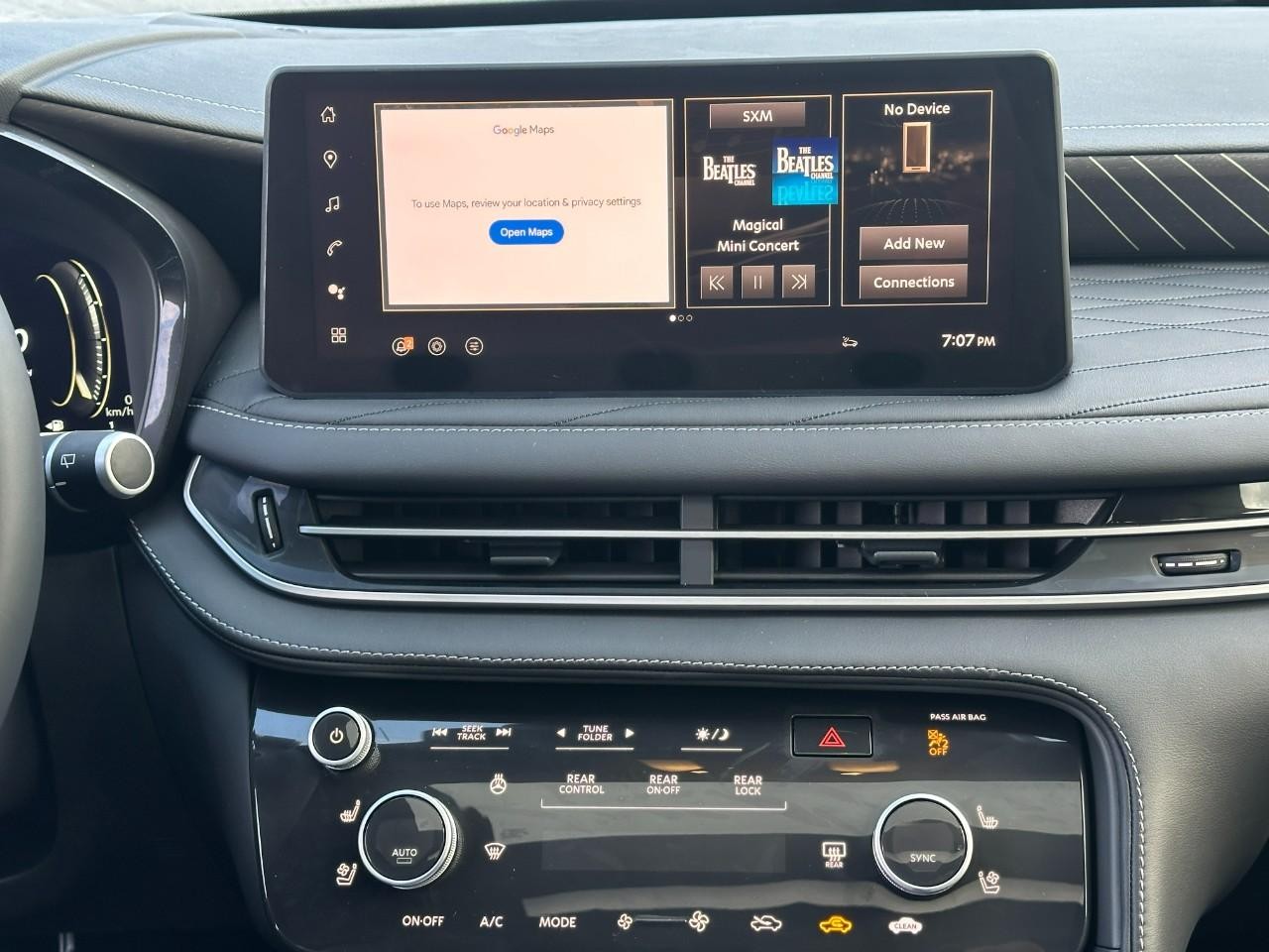 INFINITI QX60 Vehicle Full-screen Gallery Image 15