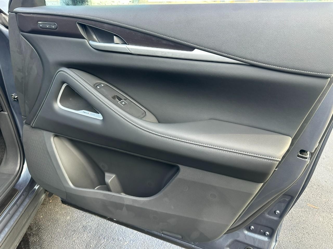 INFINITI QX60 Vehicle Full-screen Gallery Image 20