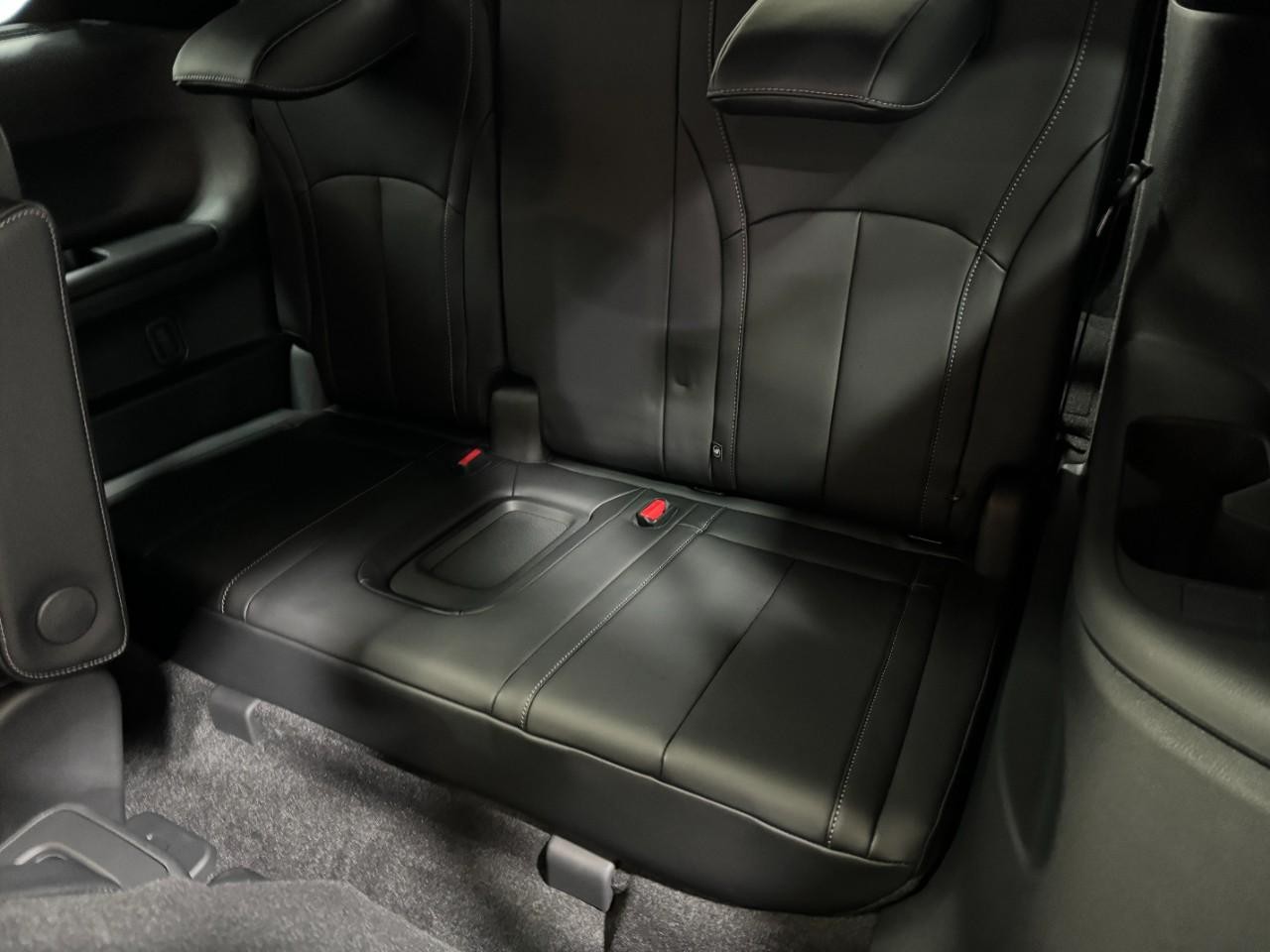 INFINITI QX60 Vehicle Full-screen Gallery Image 8