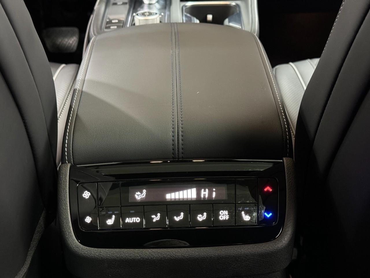 INFINITI QX60 Vehicle Full-screen Gallery Image 13