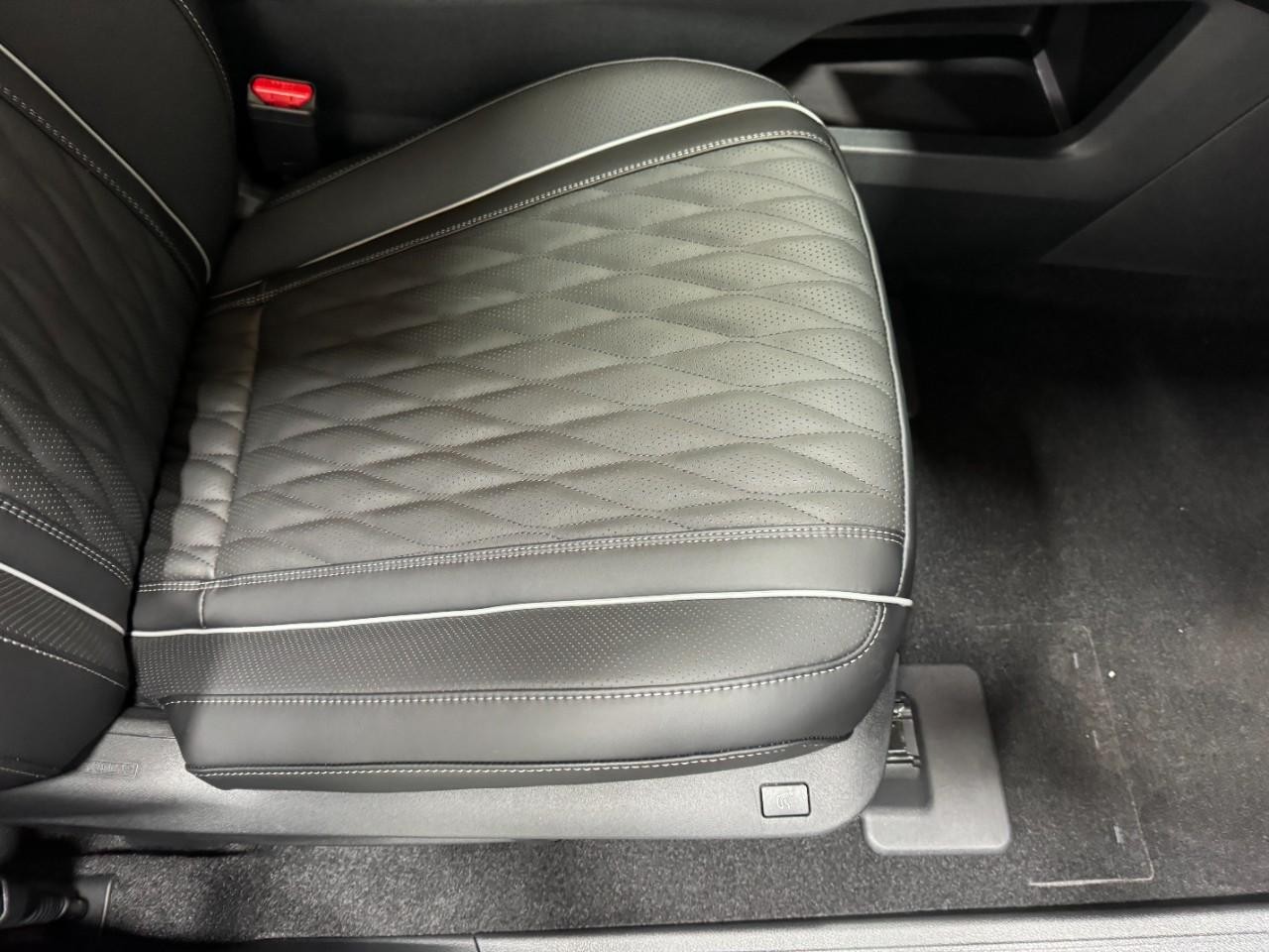 INFINITI QX60 Vehicle Full-screen Gallery Image 22