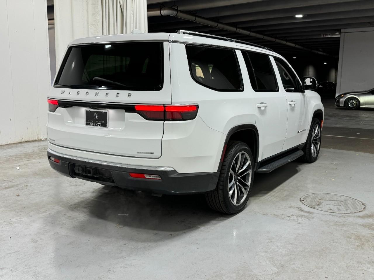 Jeep Wagoneer Vehicle Full-screen Gallery Image 4