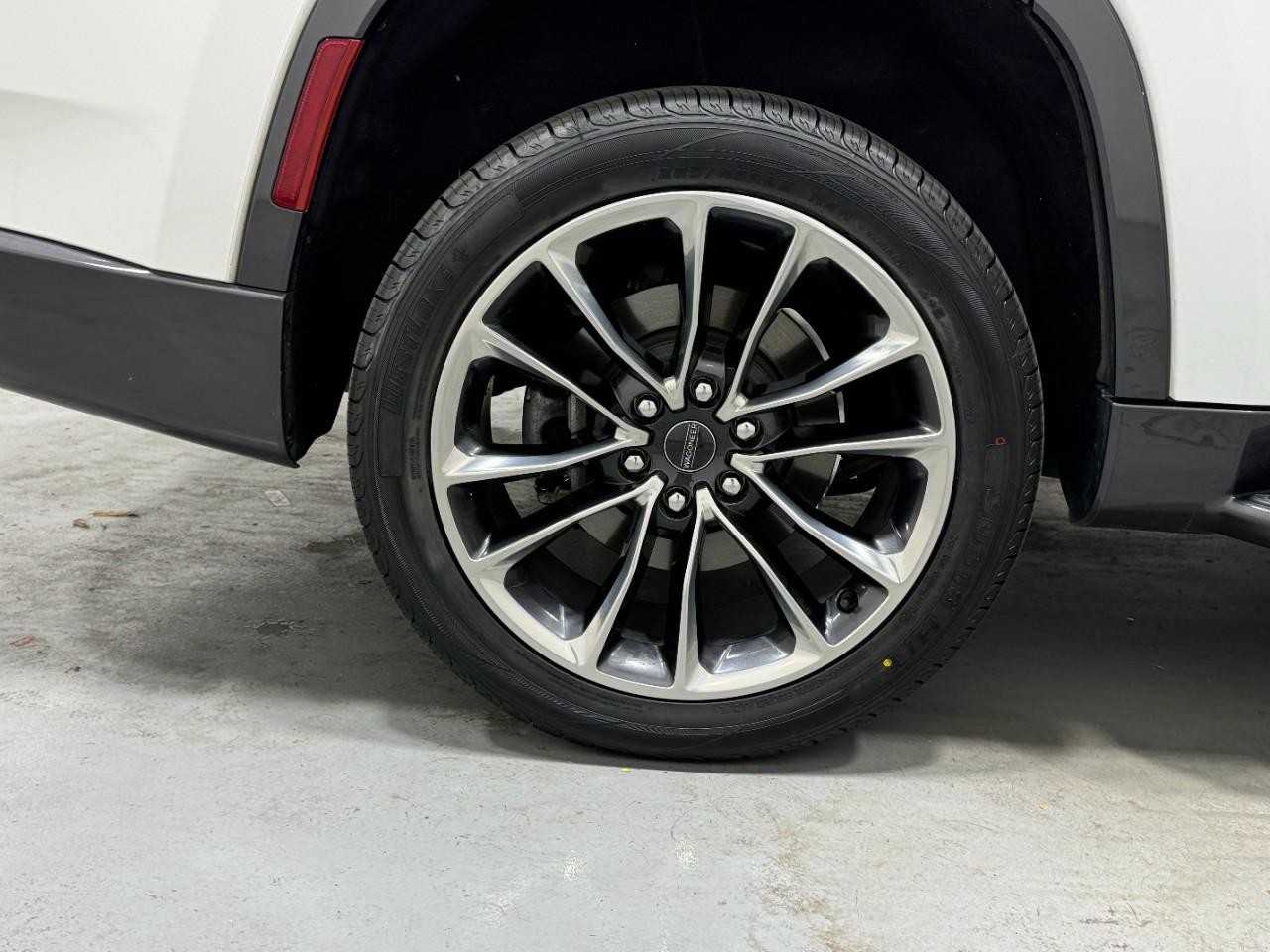 Jeep Wagoneer Vehicle Full-screen Gallery Image 5