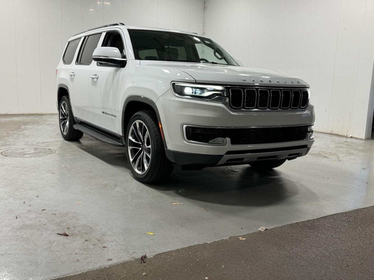 Jeep Wagoneer Vehicle Full-screen Gallery Image 6