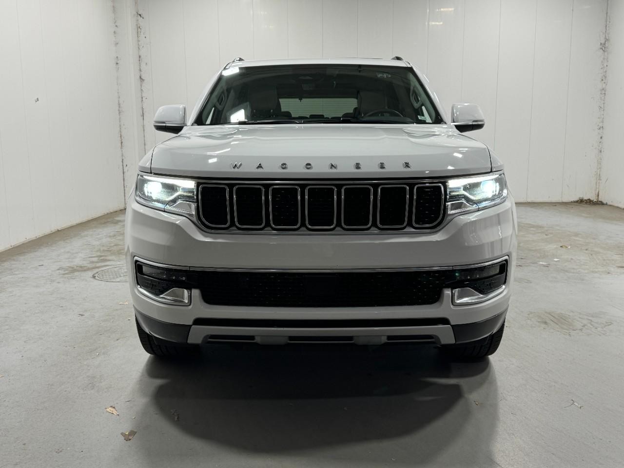 Jeep Wagoneer Vehicle Full-screen Gallery Image 7