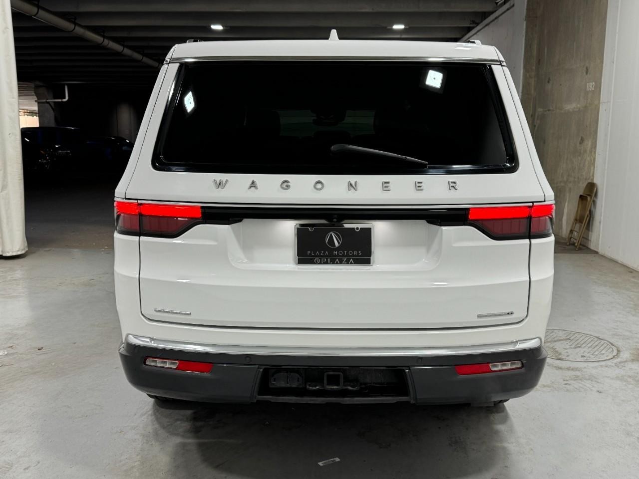 Jeep Wagoneer Vehicle Full-screen Gallery Image 10