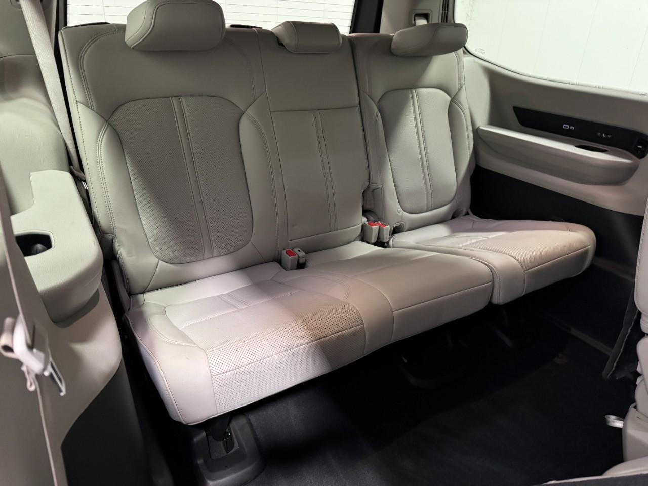 Jeep Wagoneer Vehicle Full-screen Gallery Image 11