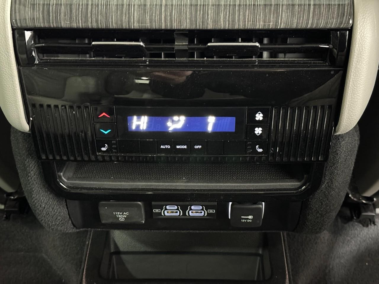 Jeep Wagoneer Vehicle Full-screen Gallery Image 13