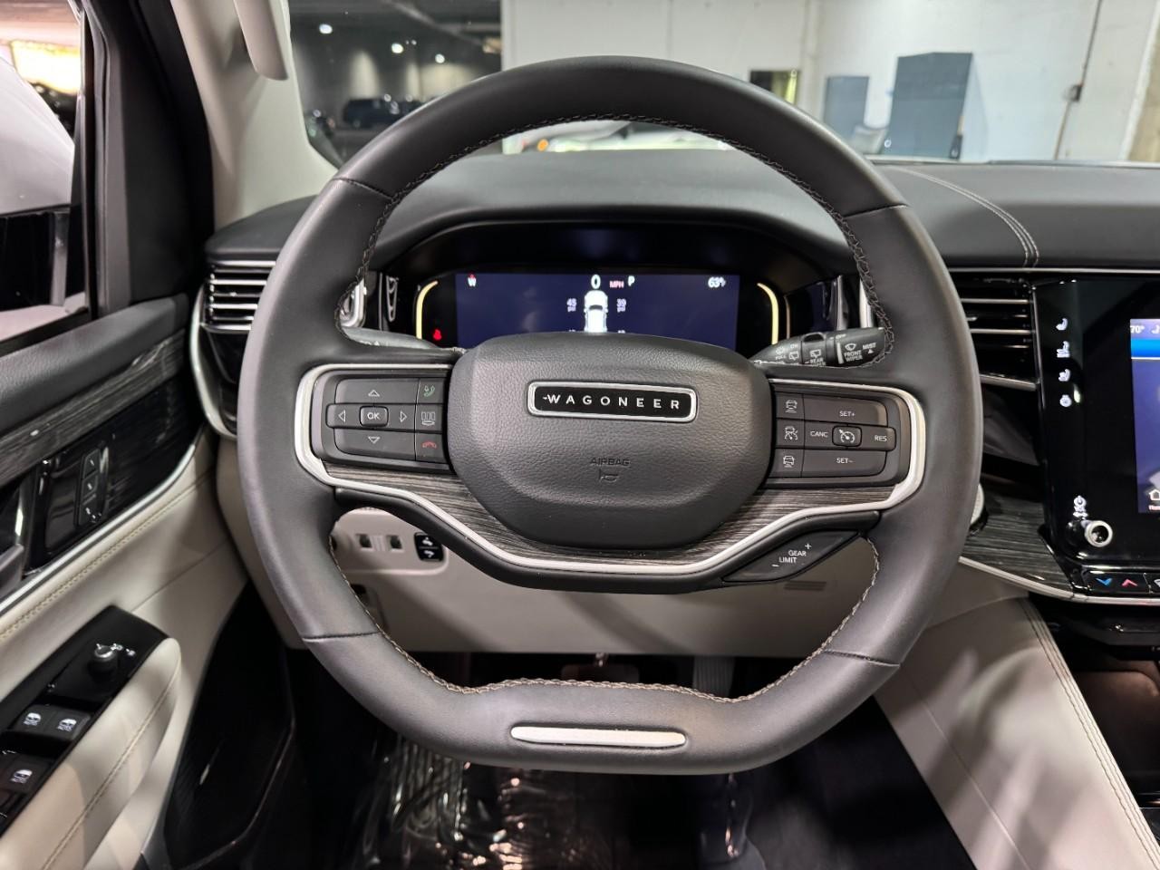 Jeep Wagoneer Vehicle Full-screen Gallery Image 16