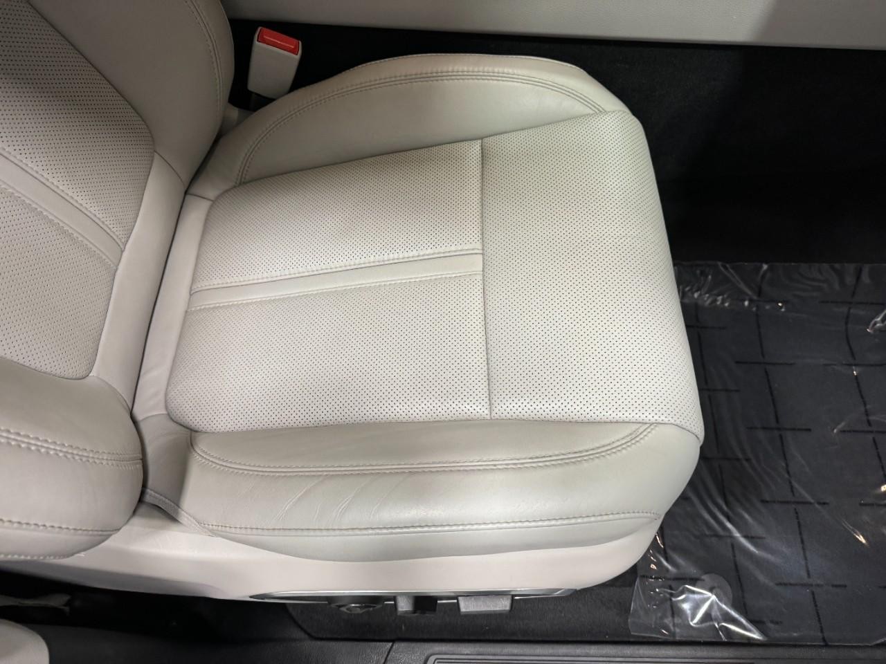 Jeep Wagoneer Vehicle Full-screen Gallery Image 21