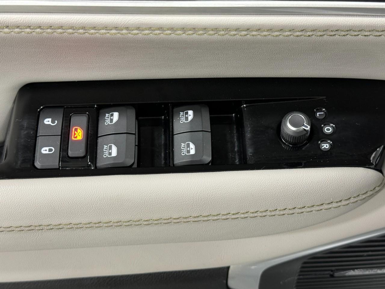 Jeep Wagoneer Vehicle Full-screen Gallery Image 25