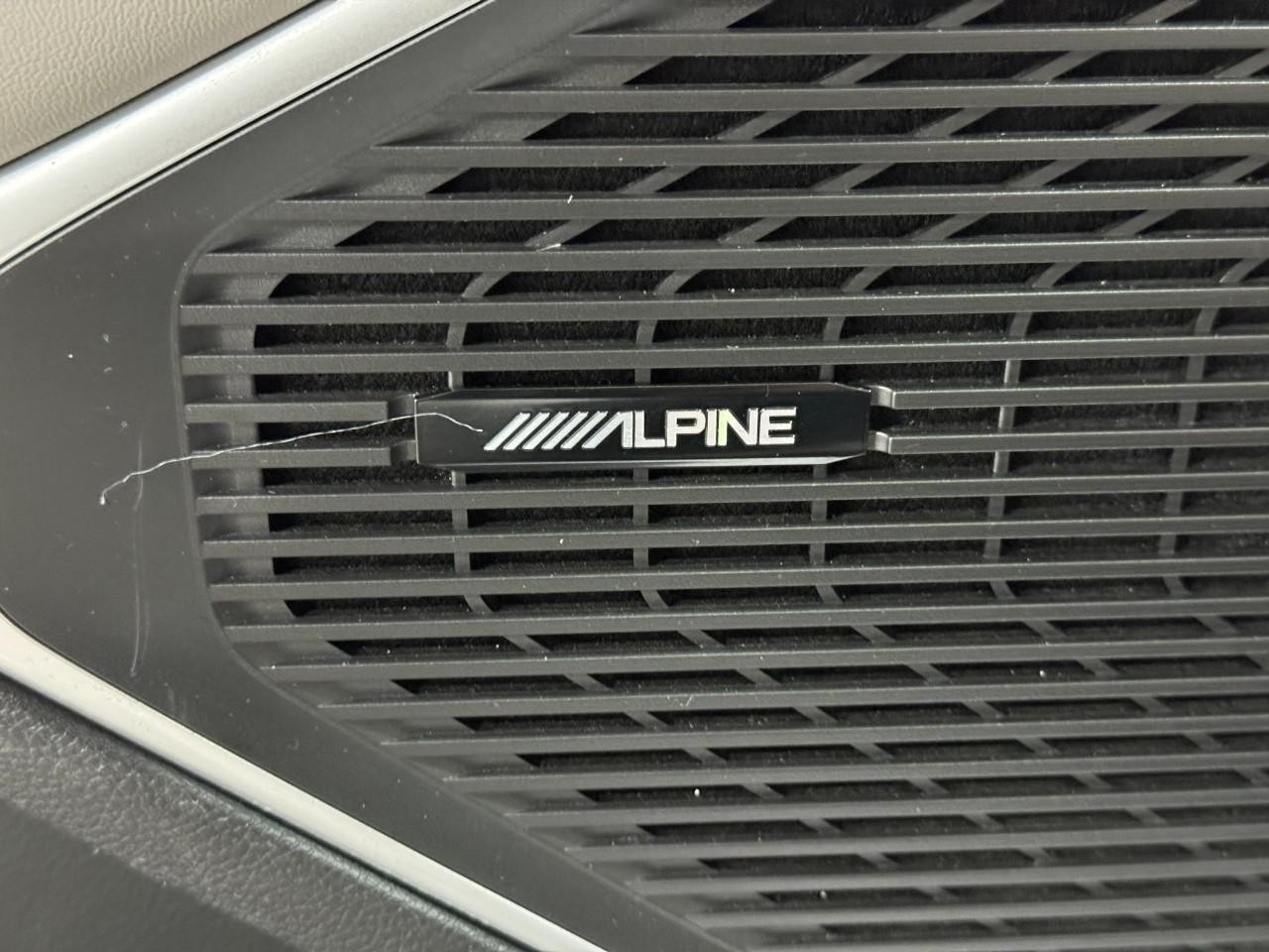 Jeep Wagoneer Vehicle Full-screen Gallery Image 26