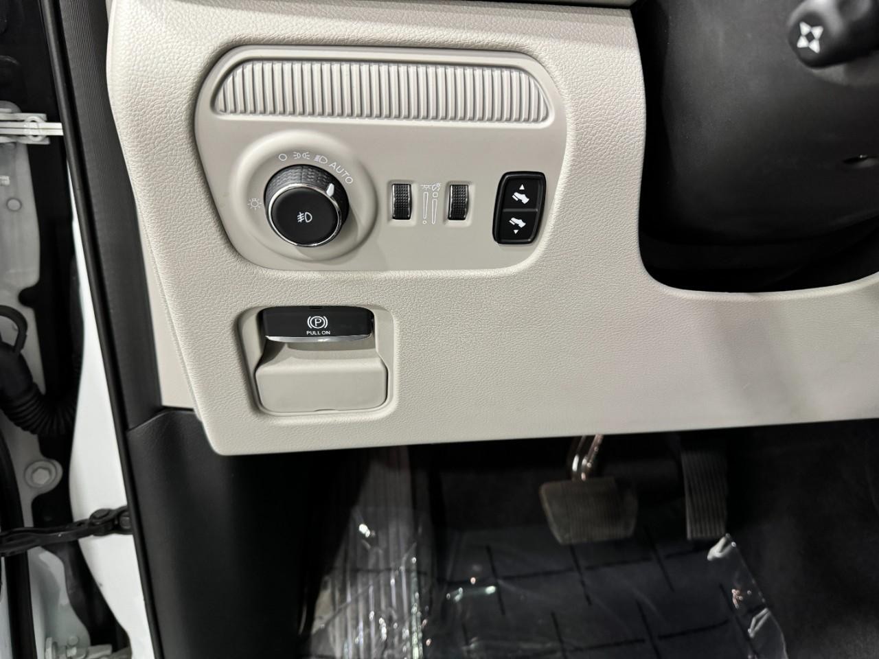 Jeep Wagoneer Vehicle Full-screen Gallery Image 30