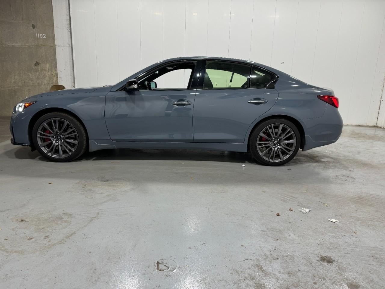 INFINITI Q50 Vehicle Full-screen Gallery Image 2