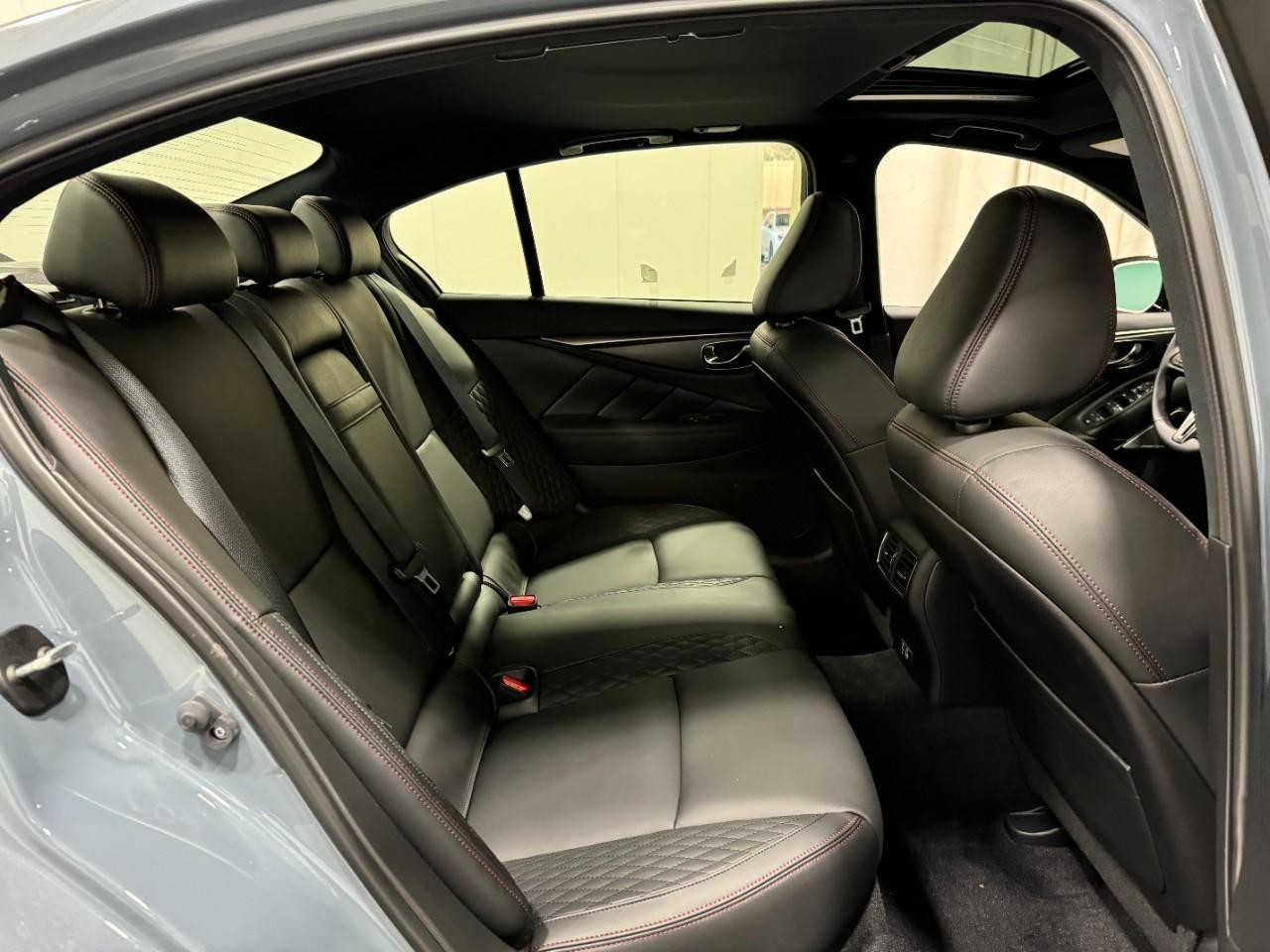 INFINITI Q50 Vehicle Full-screen Gallery Image 10