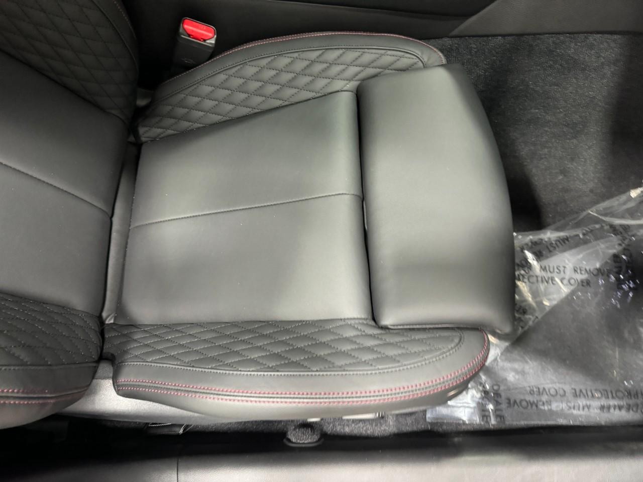 INFINITI Q50 Vehicle Full-screen Gallery Image 19