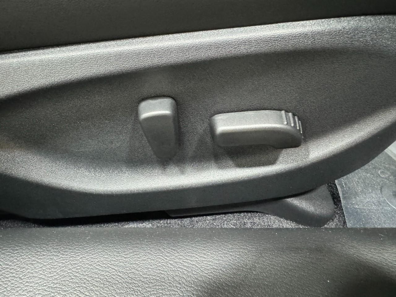 INFINITI Q50 Vehicle Full-screen Gallery Image 20