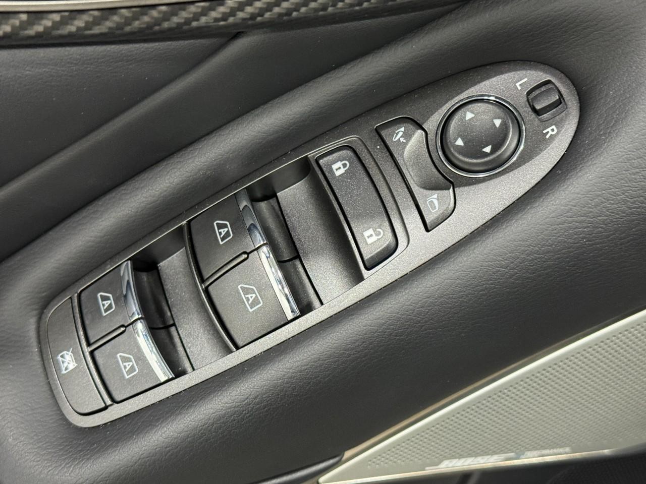 INFINITI Q50 Vehicle Full-screen Gallery Image 23