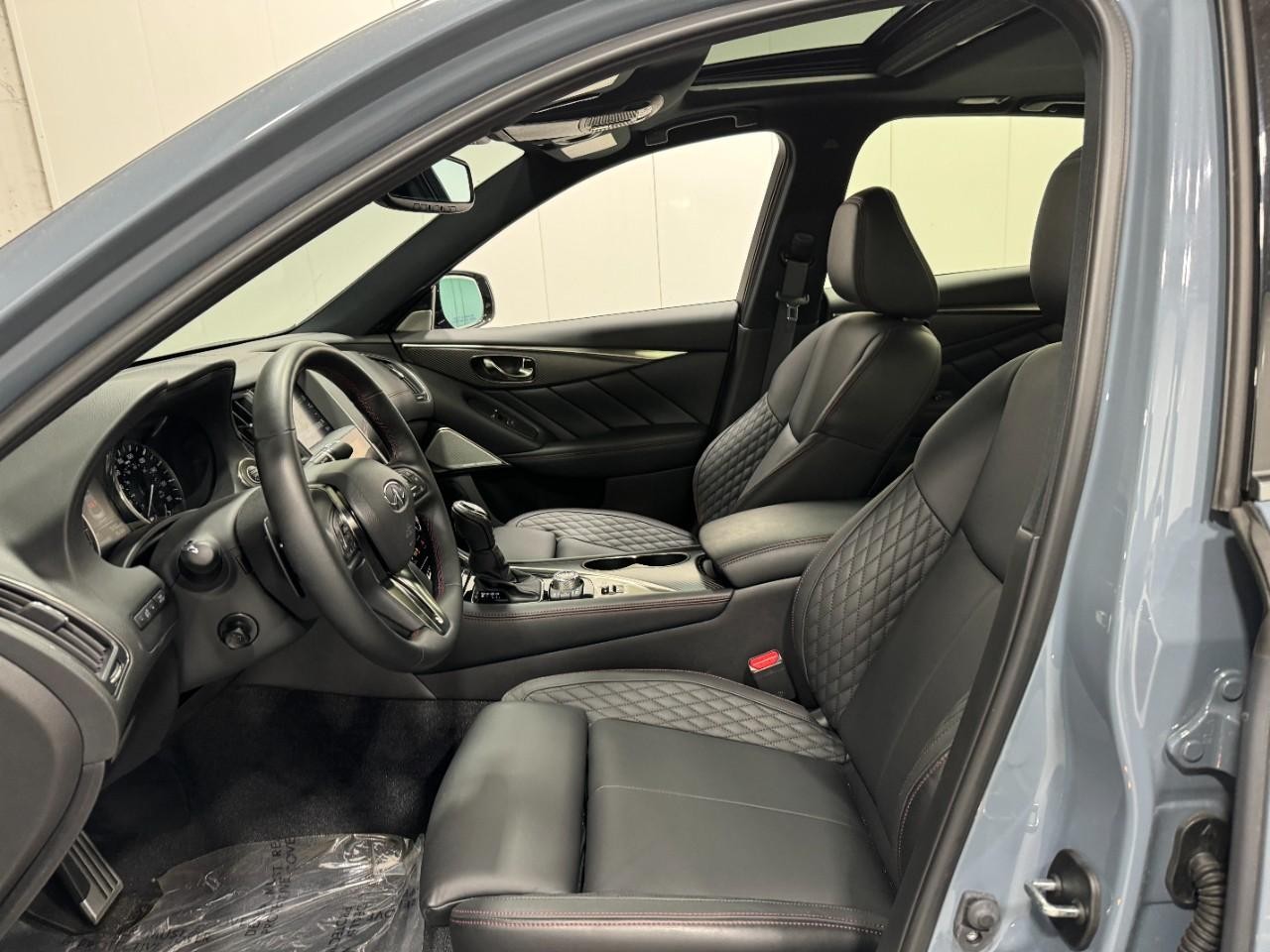 INFINITI Q50 Vehicle Full-screen Gallery Image 24