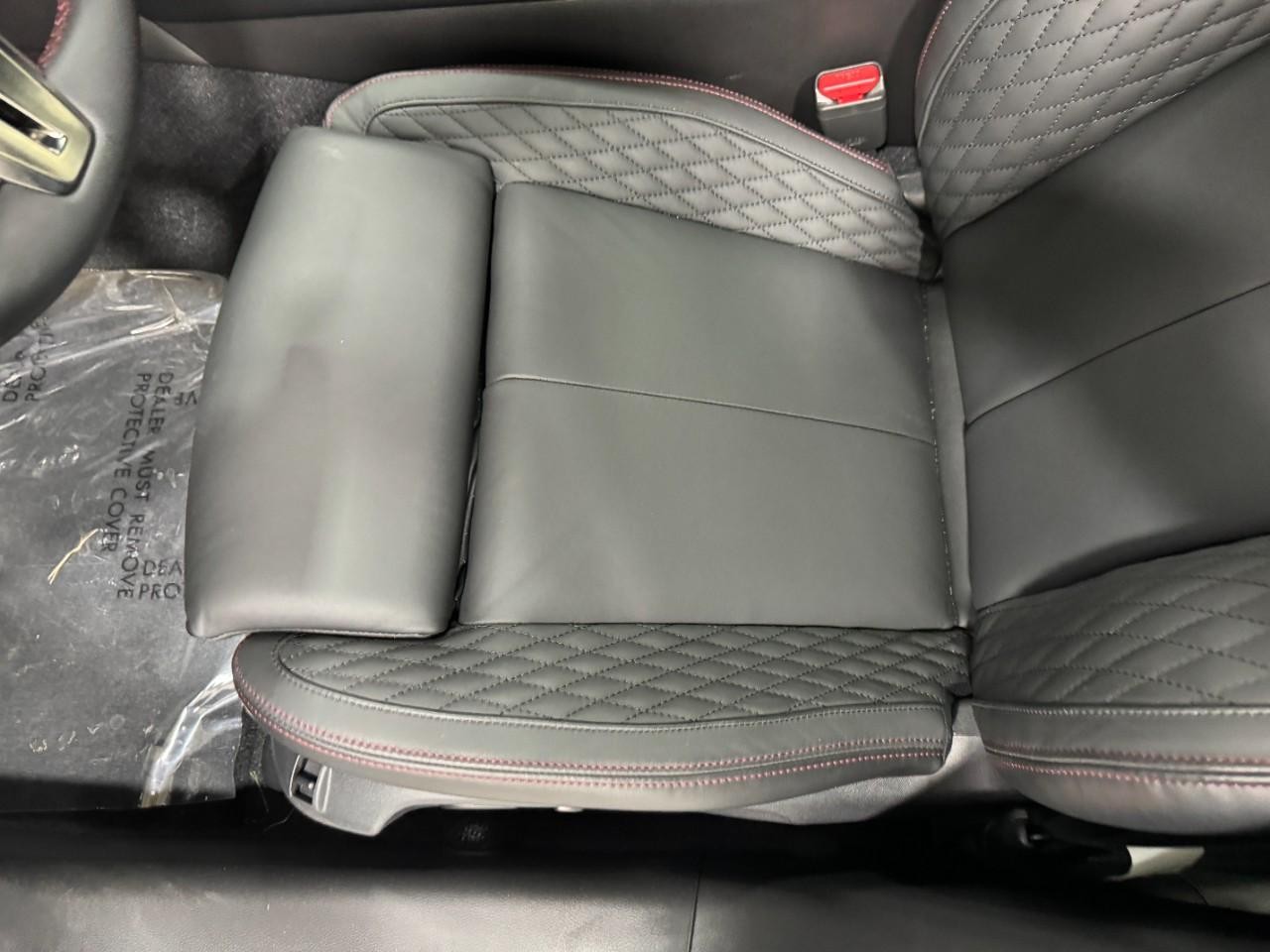 INFINITI Q50 Vehicle Full-screen Gallery Image 25