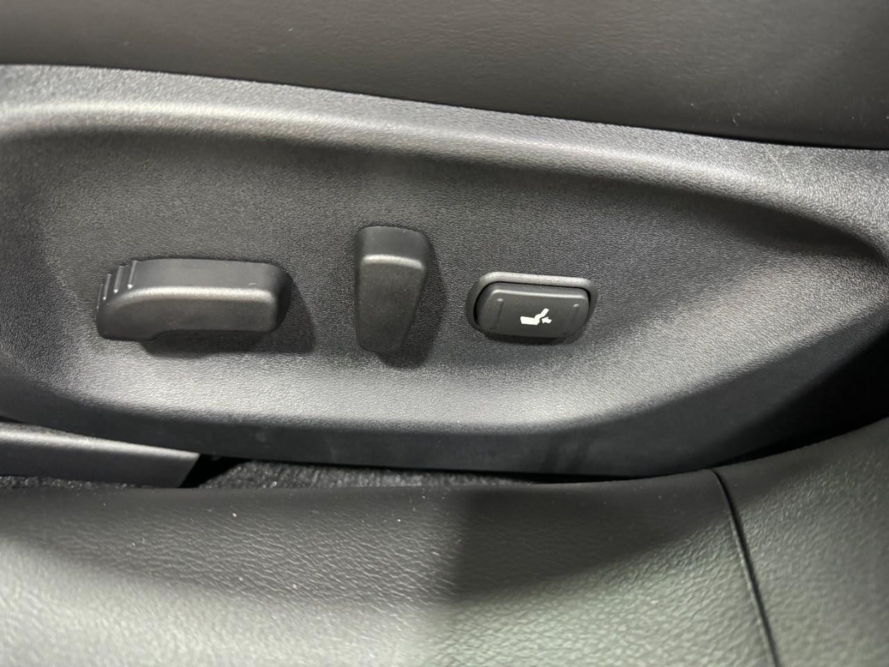 INFINITI Q50 Vehicle Full-screen Gallery Image 26