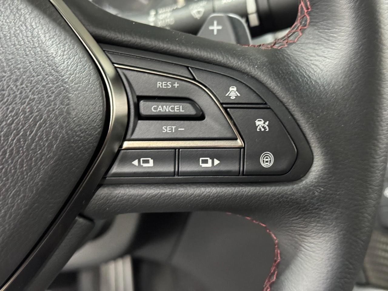 INFINITI Q50 Vehicle Full-screen Gallery Image 29