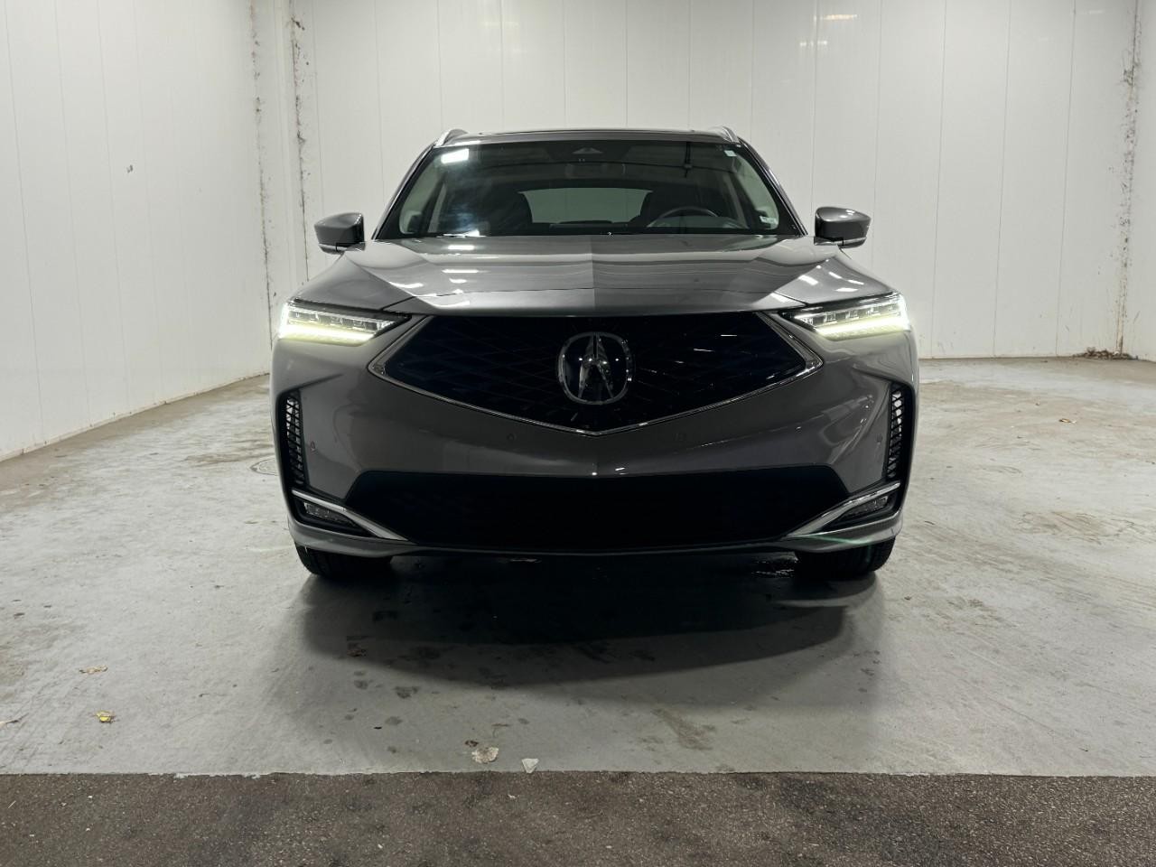 Acura MDX Vehicle Full-screen Gallery Image 07